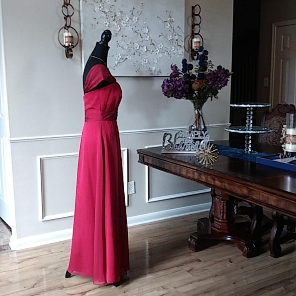 Belsoie Tiffany Chiffon Red Cap Sleeves Floor-length Gown. Size 8 - Picture 11 of 17